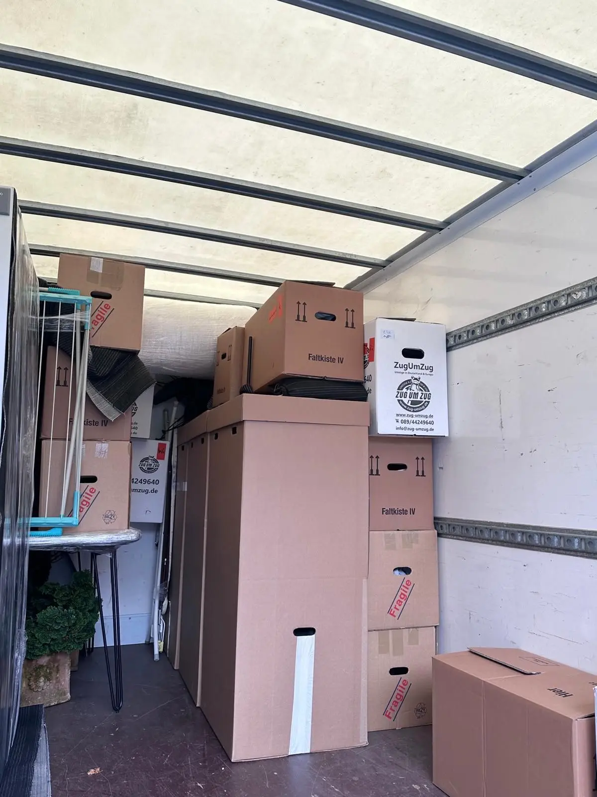 Moderner Umzugstransporter von ZugUmZug in München